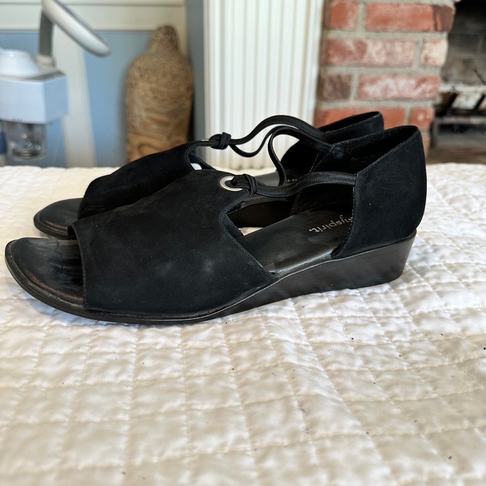 Easy spirit suede leather sandal